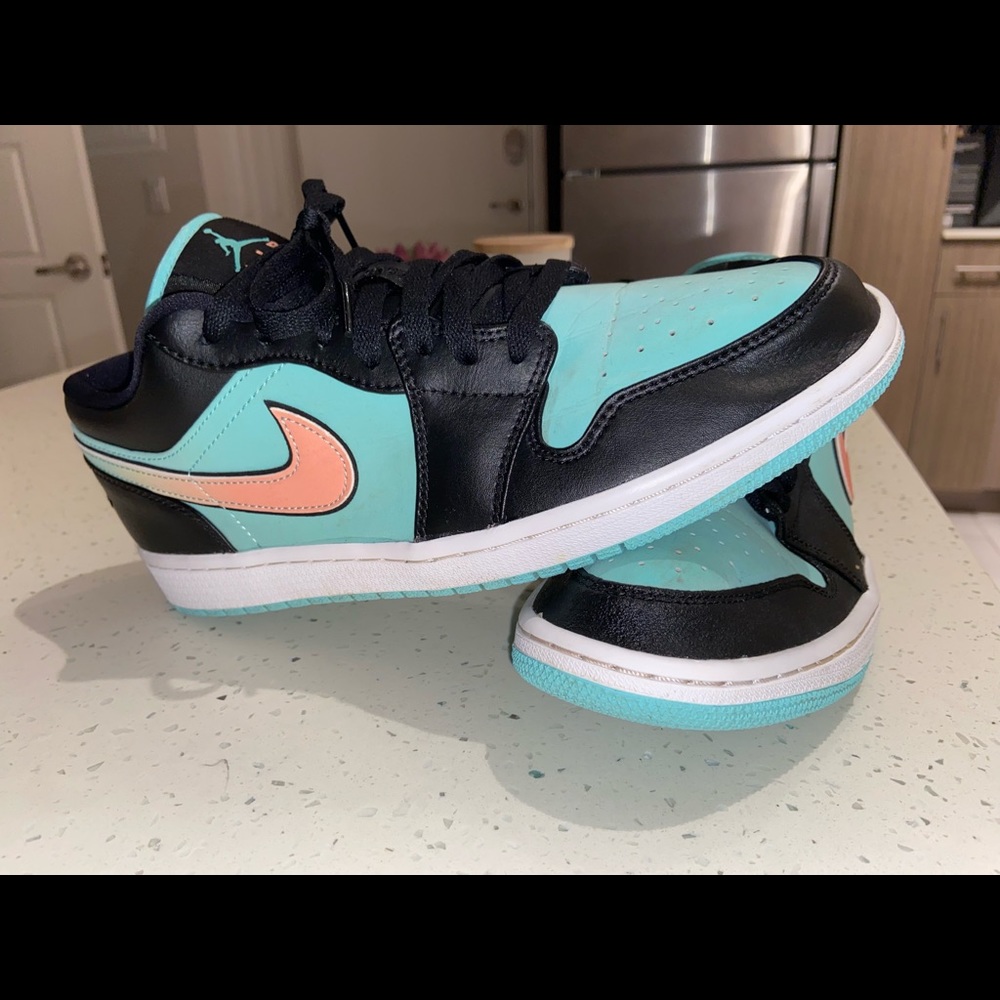 Air Jordan 1 Low SE Tropical Twist